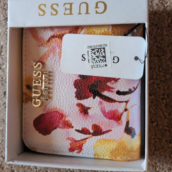 GUESS Floral Wallet NWT - Picture 6 of 7